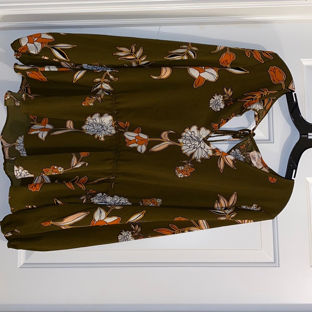 Cute open back army green top